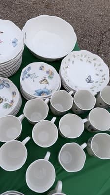 Lenox Butterfly Meadow & Monarch 86 Pc Dinnerware Set Plates Bowls Mugs - Thumbnail 8