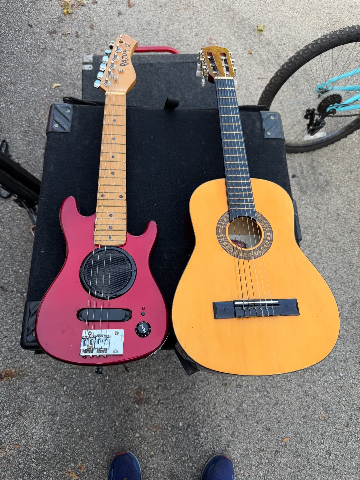 Lot of 2 Guitars – Stagg C405 Classical & Approx Mini Electric – Untested - Thumbnail 2