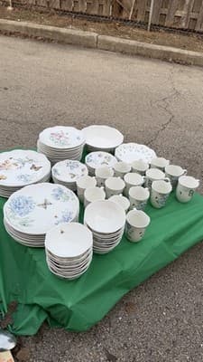 Lenox Butterfly Meadow & Monarch 86 Pc Dinnerware Set Plates Bowls Mugs - Thumbnail 4