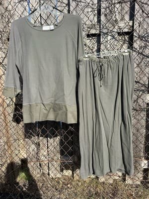 Ellen Tracy Petite 2 Piece Set Olive Green Top & Skirt Casual Lounge Outfit