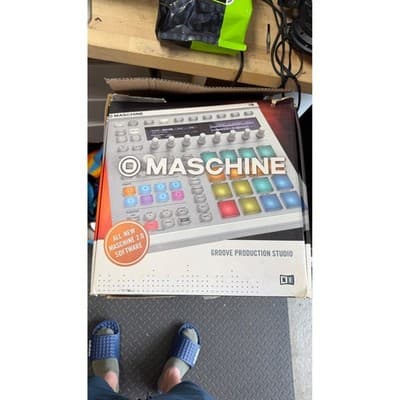 Native Instruments Maschine MK2 Groove Production Studio Silver Controller Boxed - Thumbnail 3