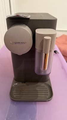 DeLonghi Nespresso EN500BW Coffee Machine w/ Milk Frother Works Needs Descale - Thumbnail 4