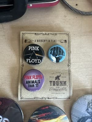 Vintage Pinback Buttons Lot Pink Floyd Chicago Star Wars Police Badge Keychain - Thumbnail 2