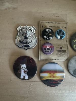 Vintage Pinback Buttons Lot Pink Floyd Chicago Star Wars Police Badge Keychain - Thumbnail 6