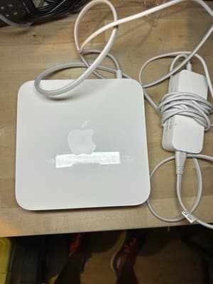 Apple AirPort Extreme Base Station A1143 Wi-Fi Router with Power Adapter - Thumbnail 4