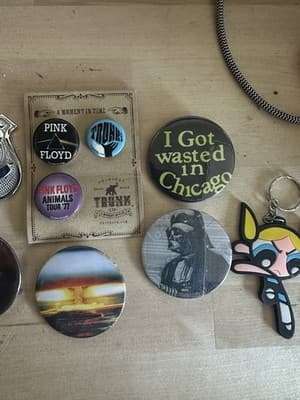 Vintage Pinback Buttons Lot Pink Floyd Chicago Star Wars Police Badge Keychain - Thumbnail 5