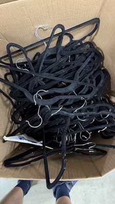 Lot of 20 Black Velvet Non-Slip Clothes Hangers Metal Hooks - Thumbnail 2