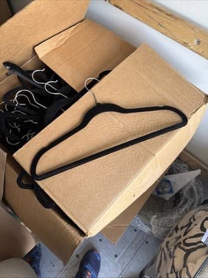 Lot of 20 Black Velvet Non-Slip Clothes Hangers Metal Hooks - Thumbnail 4