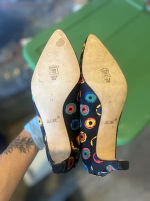 Allure Women’s Heels Size 7M Made in Spain Black Multicolor Pumps - Thumbnail 2