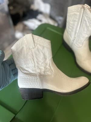 Derringer Women’s Western Cowboy Boots White Size 6.5M Faux Leather - Thumbnail 2