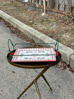 Temp-tations by Tara Peppermint Holly 13x9 Baker w/ Lid & Metal Rack