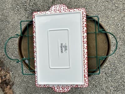 Temp-tations by Tara Peppermint Holly 13x9 Baker w/ Lid & Metal Rack - Thumbnail 4