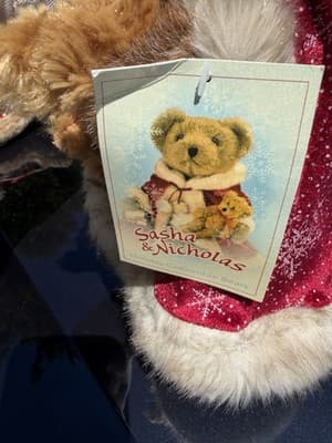 2003 Sasha & Nicholas Holiday Collectible Bears W/ Red Cape On Stand Plush - Thumbnail 3