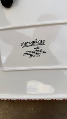 Temp-tations by Tara Peppermint Holly 13x9 Baker w/ Lid & Metal Rack - Thumbnail 14