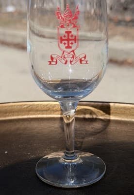 Vintage Stem Wine Glass Red Crest Emblem Clear Goblet 9 Inch - Thumbnail 2