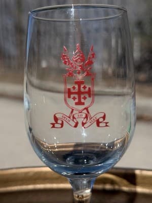 Vintage Stem Wine Glass Red Crest Emblem Clear Goblet 9 Inch - Thumbnail 4