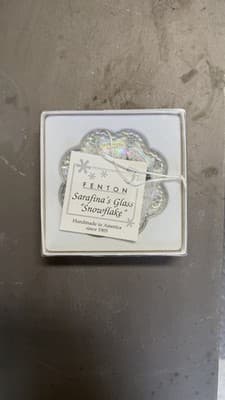 Fenton Sarafina’s Glass Snowflake V-Miracle Ornament Iridescent w Box - Thumbnail 2