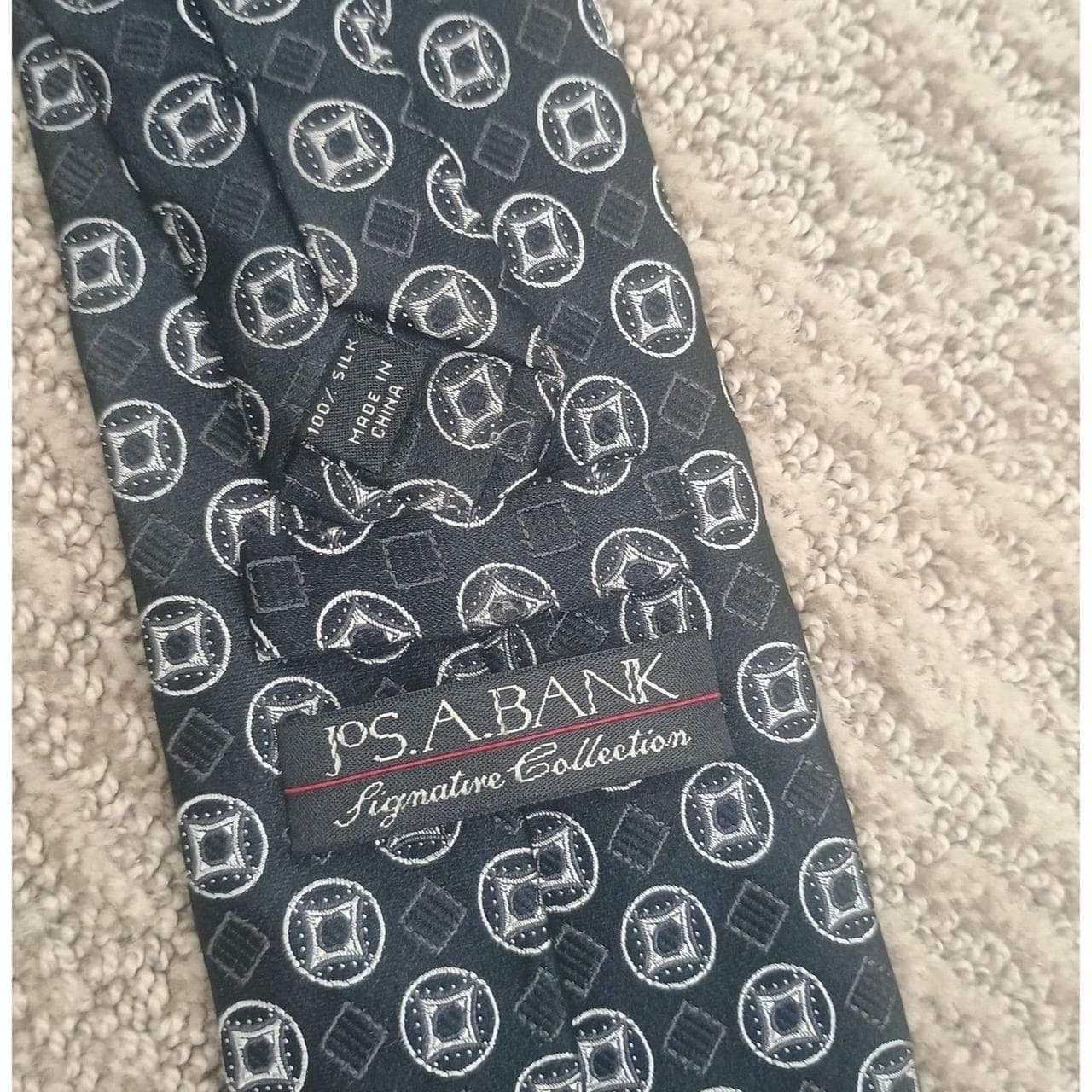 Jos. A. Bank Signature Collection necktie. - Thumbnail 2