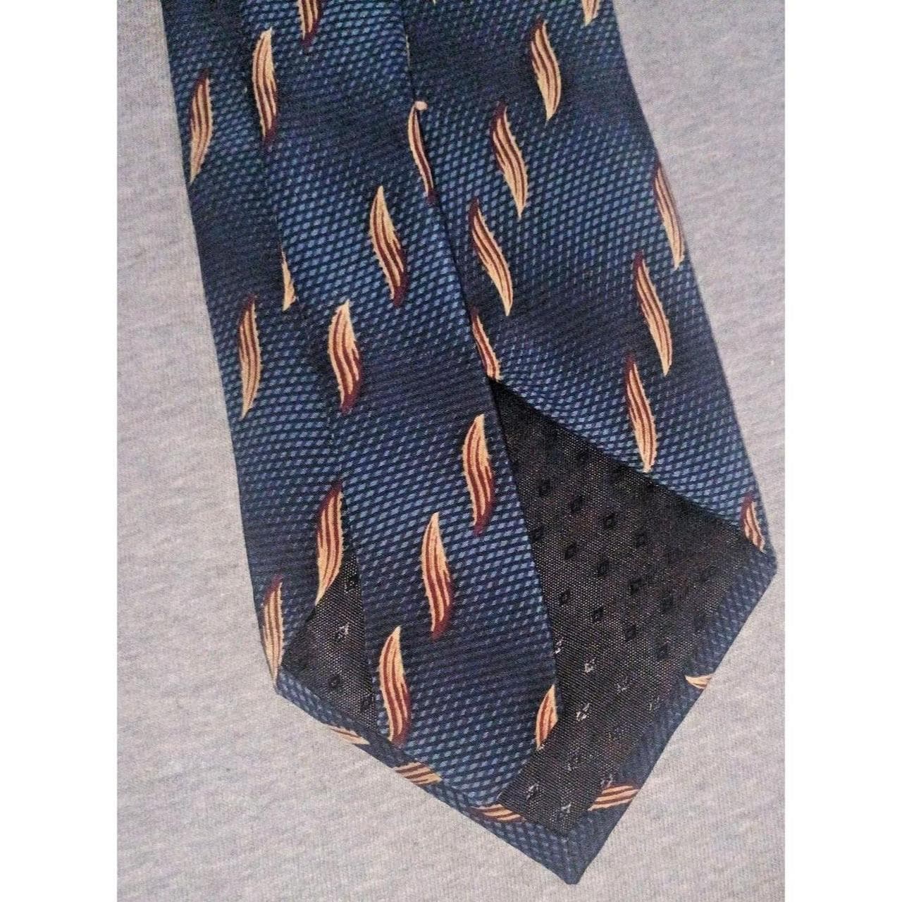 Bill Blass Black Label Silk Necktie, Blue with Tan Leaf Pattern. This elegant necktie features a textured blue base accented by a repeat leaf motif in tan and burgundy tones. - Thumbnail 5
