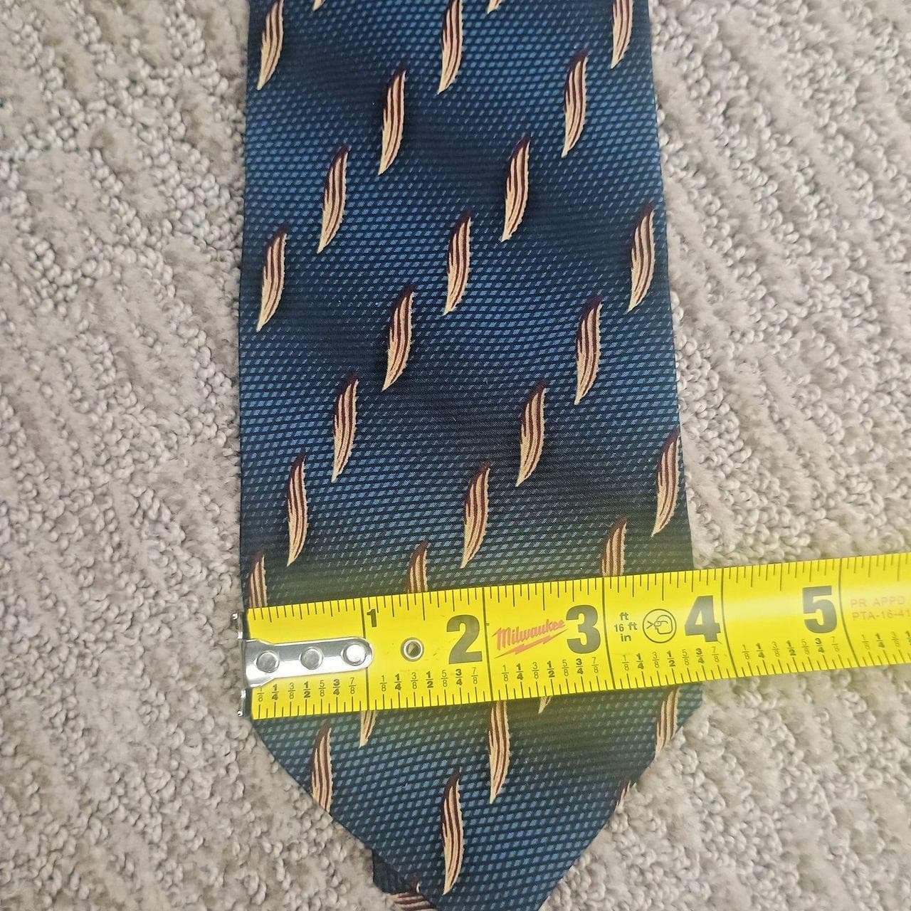 Bill Blass Black Label Silk Necktie, Blue with Tan Leaf Pattern. This elegant necktie features a textured blue base accented by a repeat leaf motif in tan and burgundy tones. - Thumbnail 4