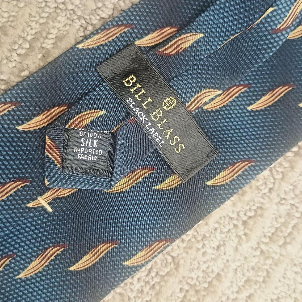 Bill Blass Black Label Silk Necktie, Blue with Tan Leaf Pattern. This elegant necktie features a textured blue base accented by a repeat leaf motif in tan and burgundy tones. - Thumbnail 2