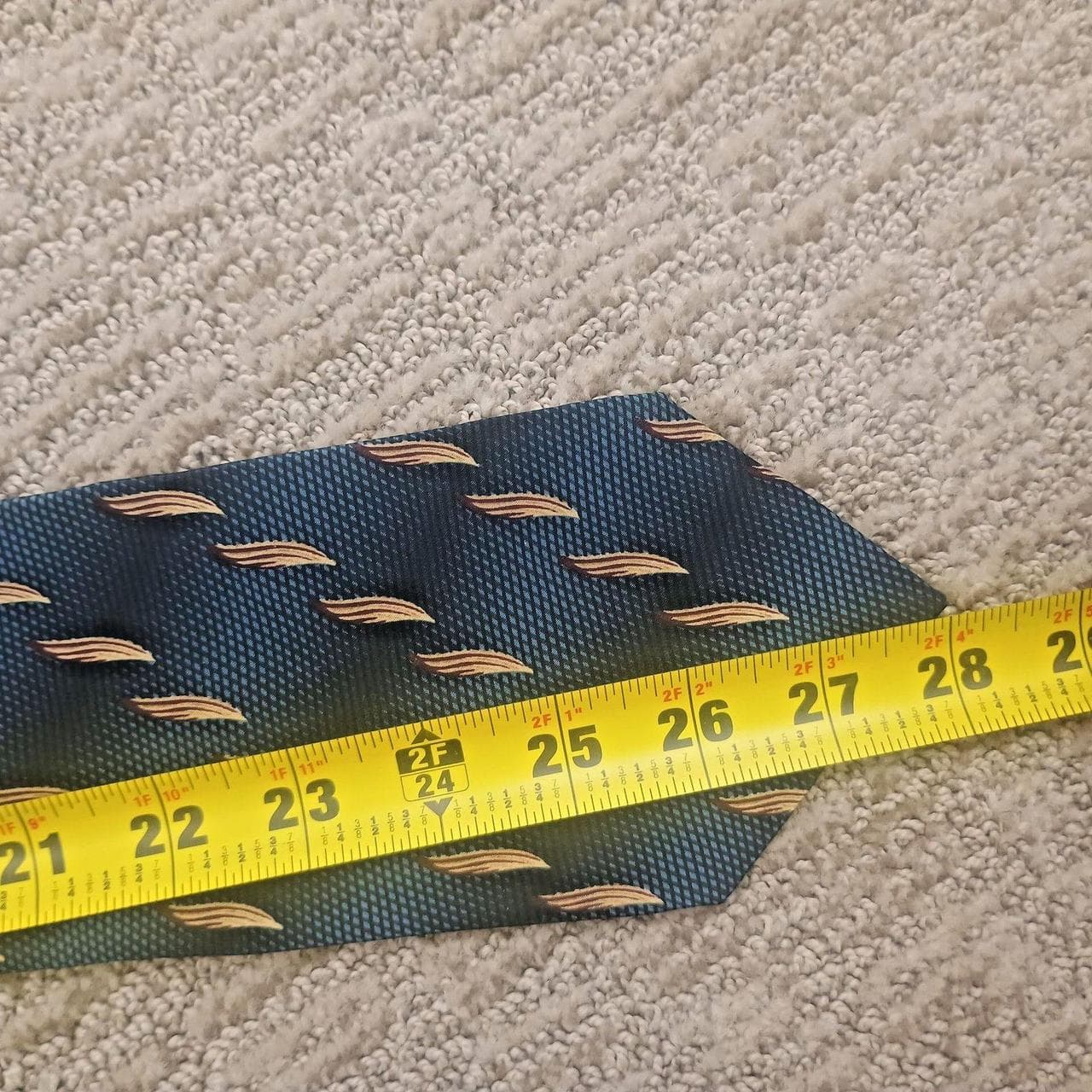 Bill Blass Black Label Silk Necktie, Blue with Tan Leaf Pattern. This elegant necktie features a textured blue base accented by a repeat leaf motif in tan and burgundy tones. - Thumbnail 3