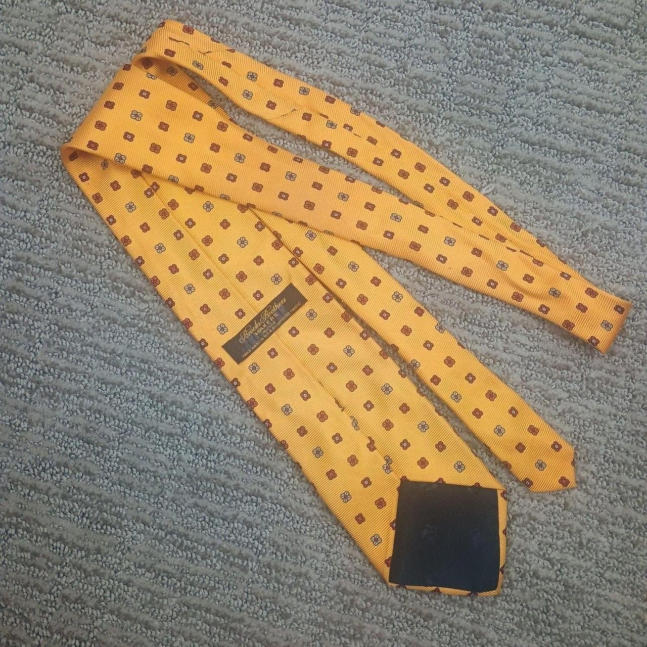 Vintage Brooks Brothers Makers Silk Tie, Yellow Floral Foulard - Made in USA. This classic necktie features a vibrant yellow base with a sophisticated repeating floral foulard pattern in brown and white. Handcrafted from premium 100% silk. - Thumbnail 2