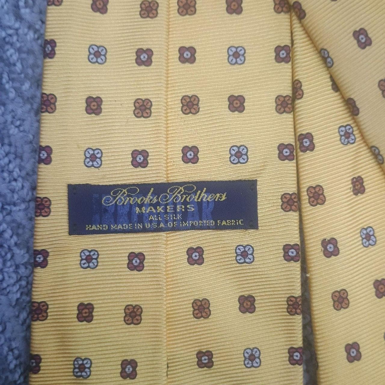 Vintage Brooks Brothers Makers Silk Tie, Yellow Floral Foulard - Made in USA. This classic necktie features a vibrant yellow base with a sophisticated repeating floral foulard pattern in brown and white. Handcrafted from premium 100% silk. - Thumbnail 3