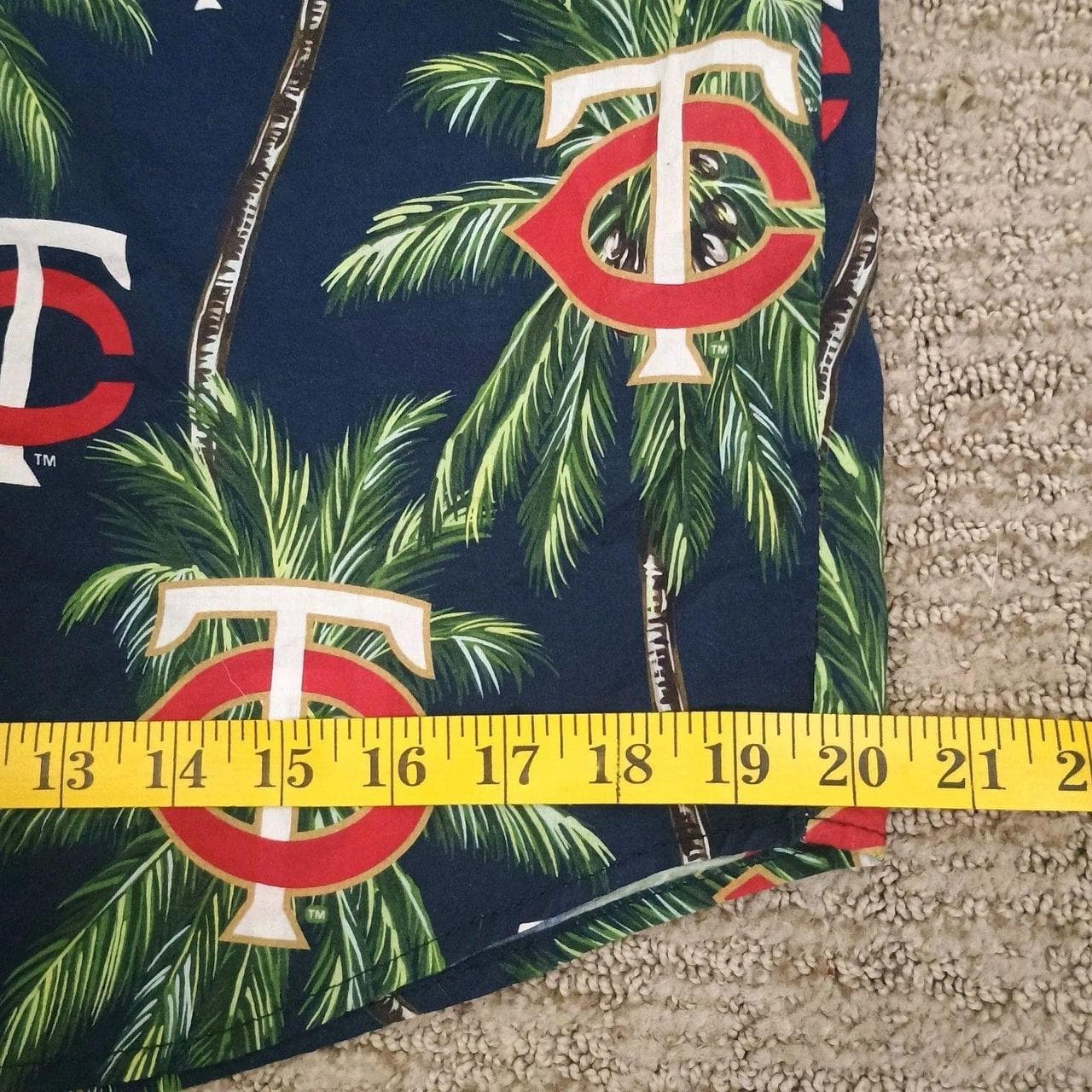 MINNESOTA TWINS HAWAIIAN BUTTON UP SHIRT MENS MEDIUM - Thumbnail 7