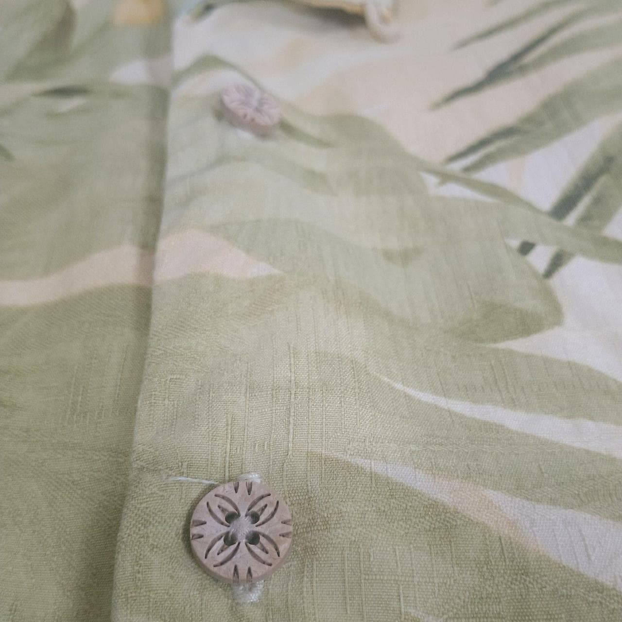 Tommy Bahama Silk Shirt Mens Medium Hawaiian Leaf Aloha Camp Button Short Sleeve - Thumbnail 4