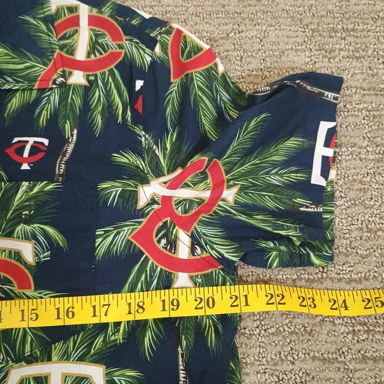 MINNESOTA TWINS HAWAIIAN BUTTON UP SHIRT MENS MEDIUM - Thumbnail 4