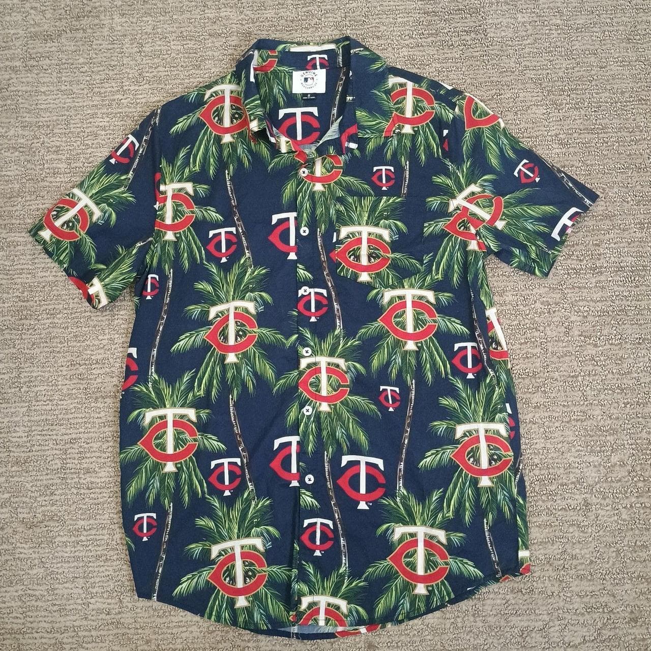 MINNESOTA TWINS HAWAIIAN BUTTON UP SHIRT MENS MEDIUM - Thumbnail 2