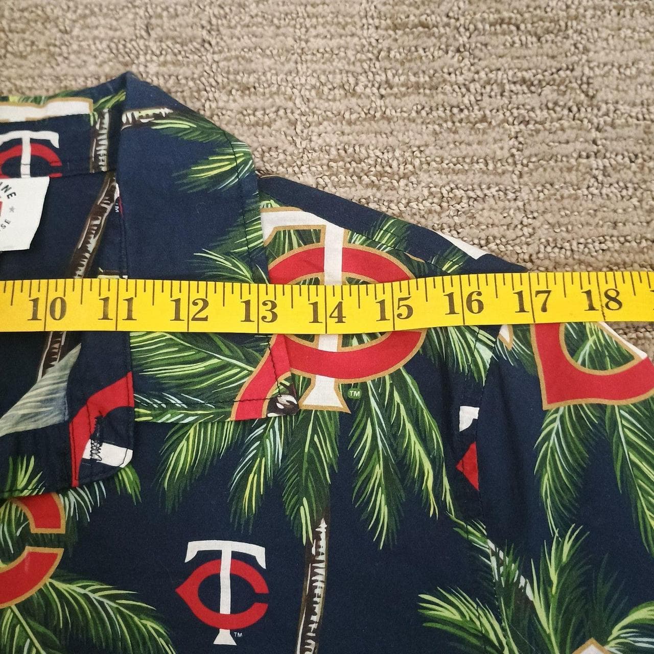 MINNESOTA TWINS HAWAIIAN BUTTON UP SHIRT MENS MEDIUM - Thumbnail 6