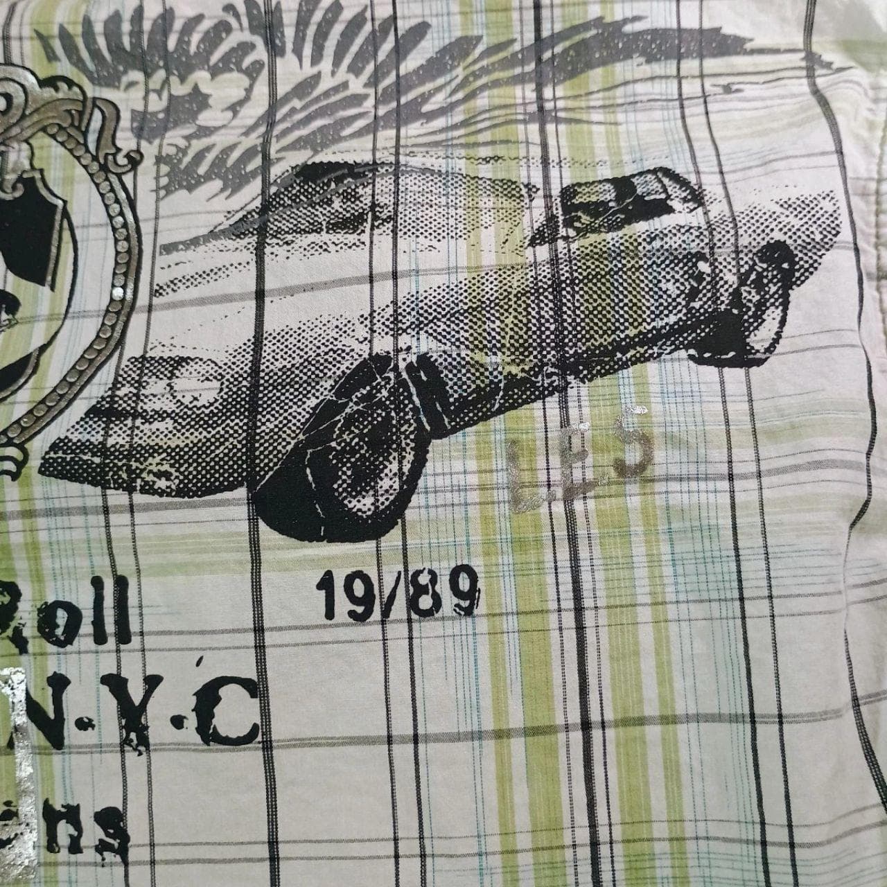 The DKNY Jeans Rock & Roll Button Down Plaid Shirt in Size Medium is a stylish and comfortable addition to any casual wardrobe. - Thumbnail 6