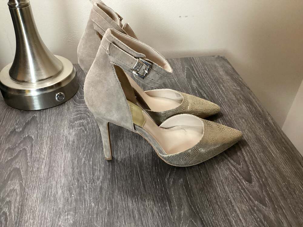 Vince Camuto Gigia Pointed Toe Ankle Strap Pumps Size 8M - Thumbnail 2