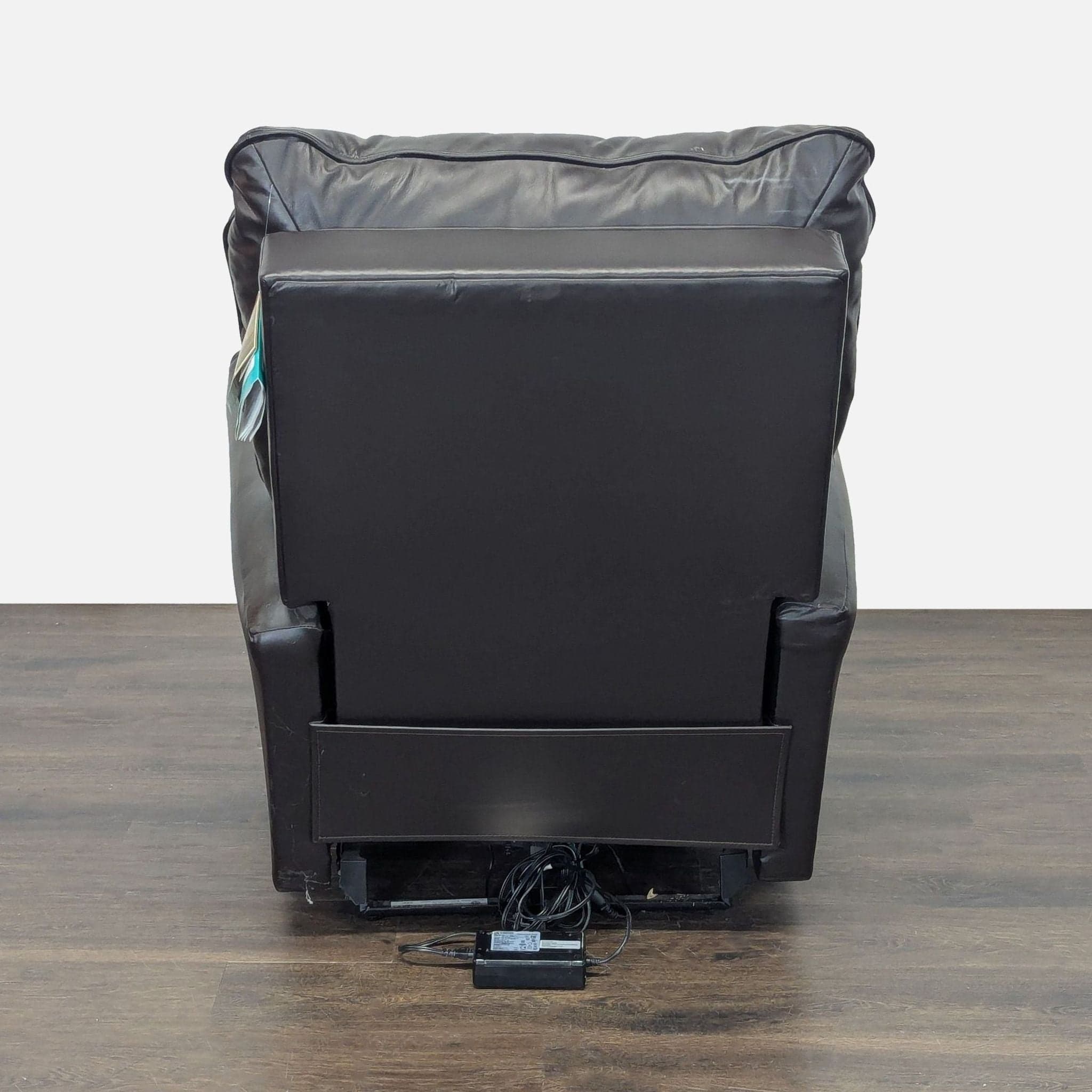 La-Z-Boy Electric Recliner Chair Leather Lounge Seat with Power Headrest and Lumbar - Thumbnail 6
