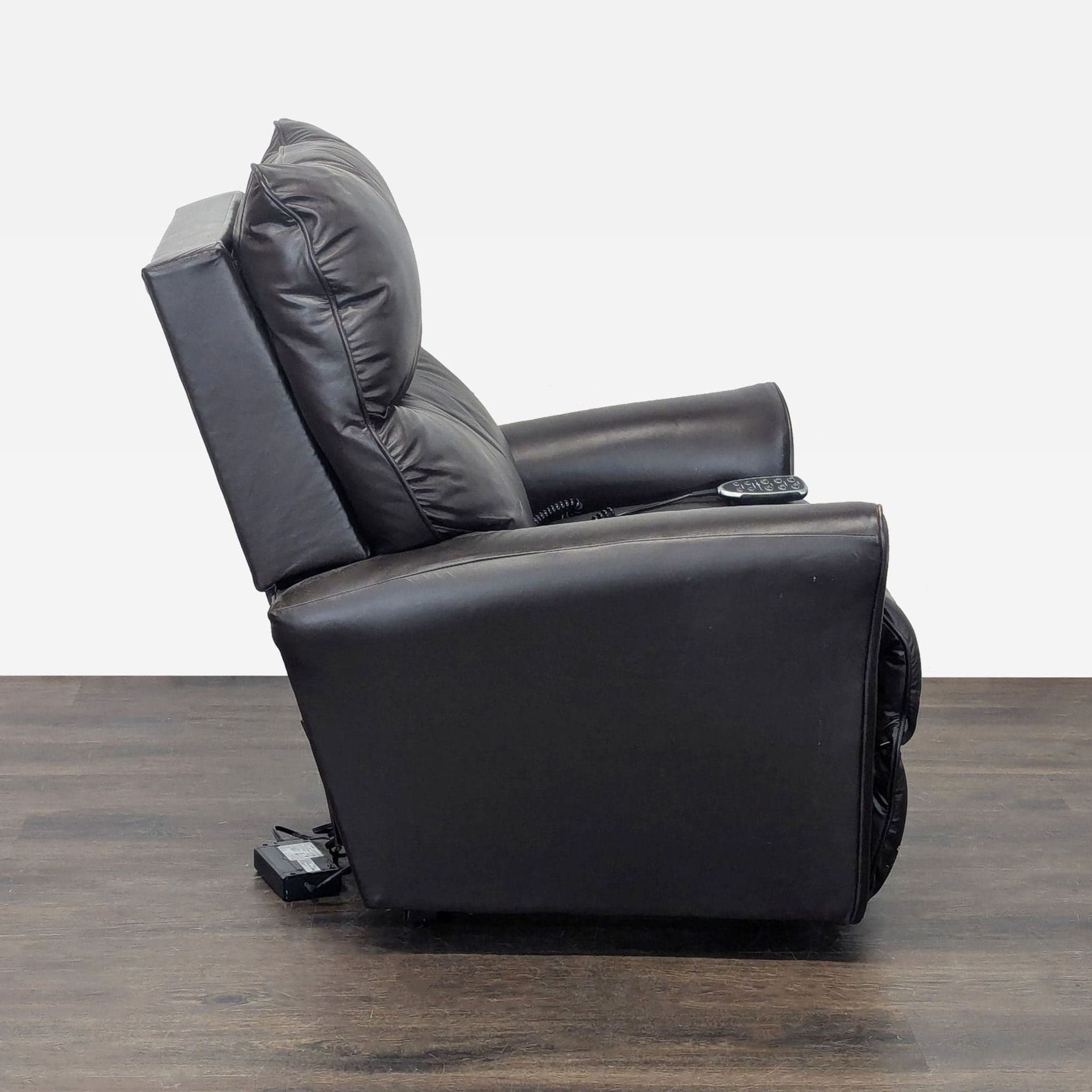 La-Z-Boy Electric Recliner Chair Leather Lounge Seat with Power Headrest and Lumbar - Thumbnail 5