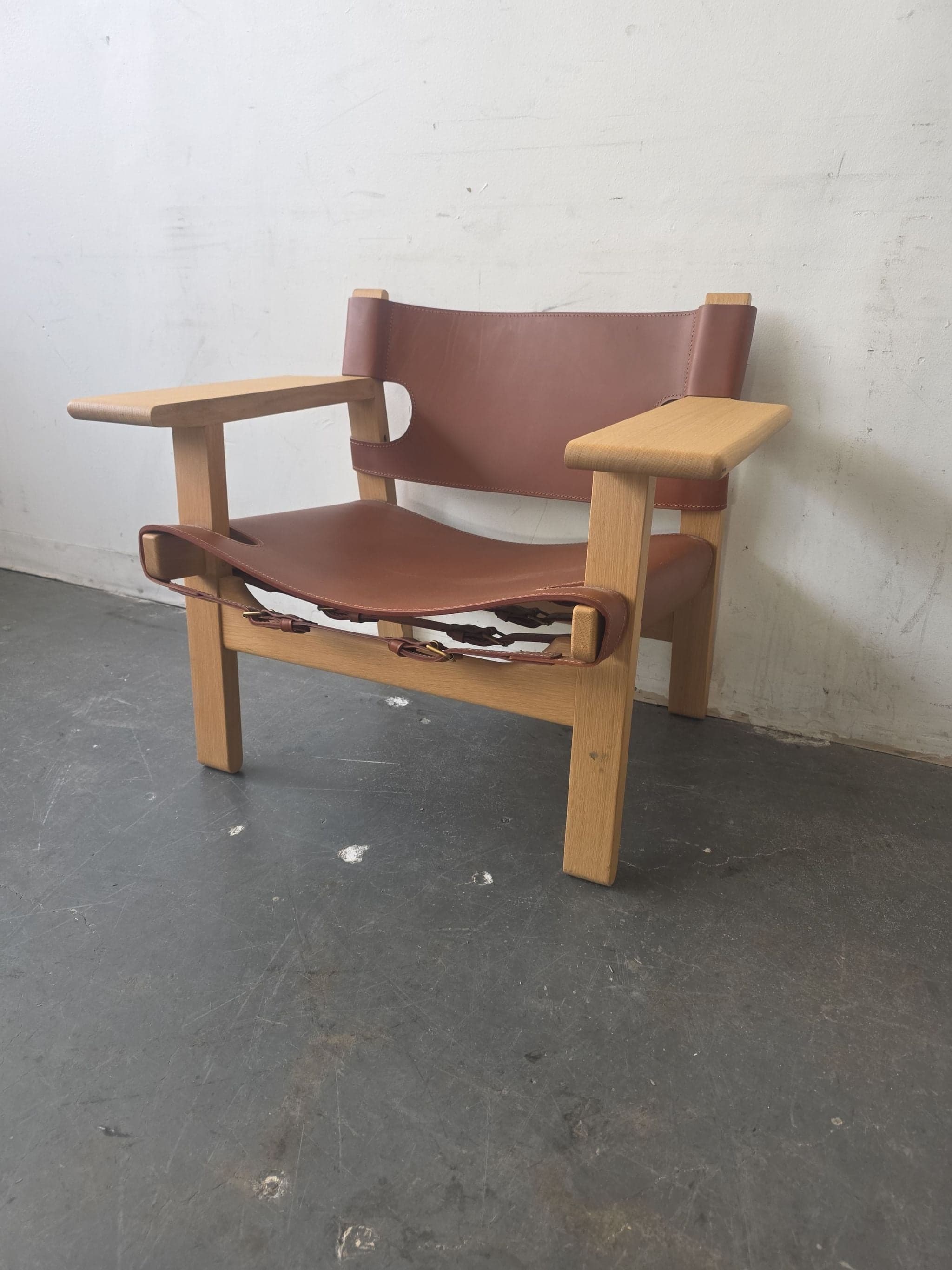 Fredericia Furniture Spanish Lounge Chair in Oak and Cognac Leather - Thumbnail 2