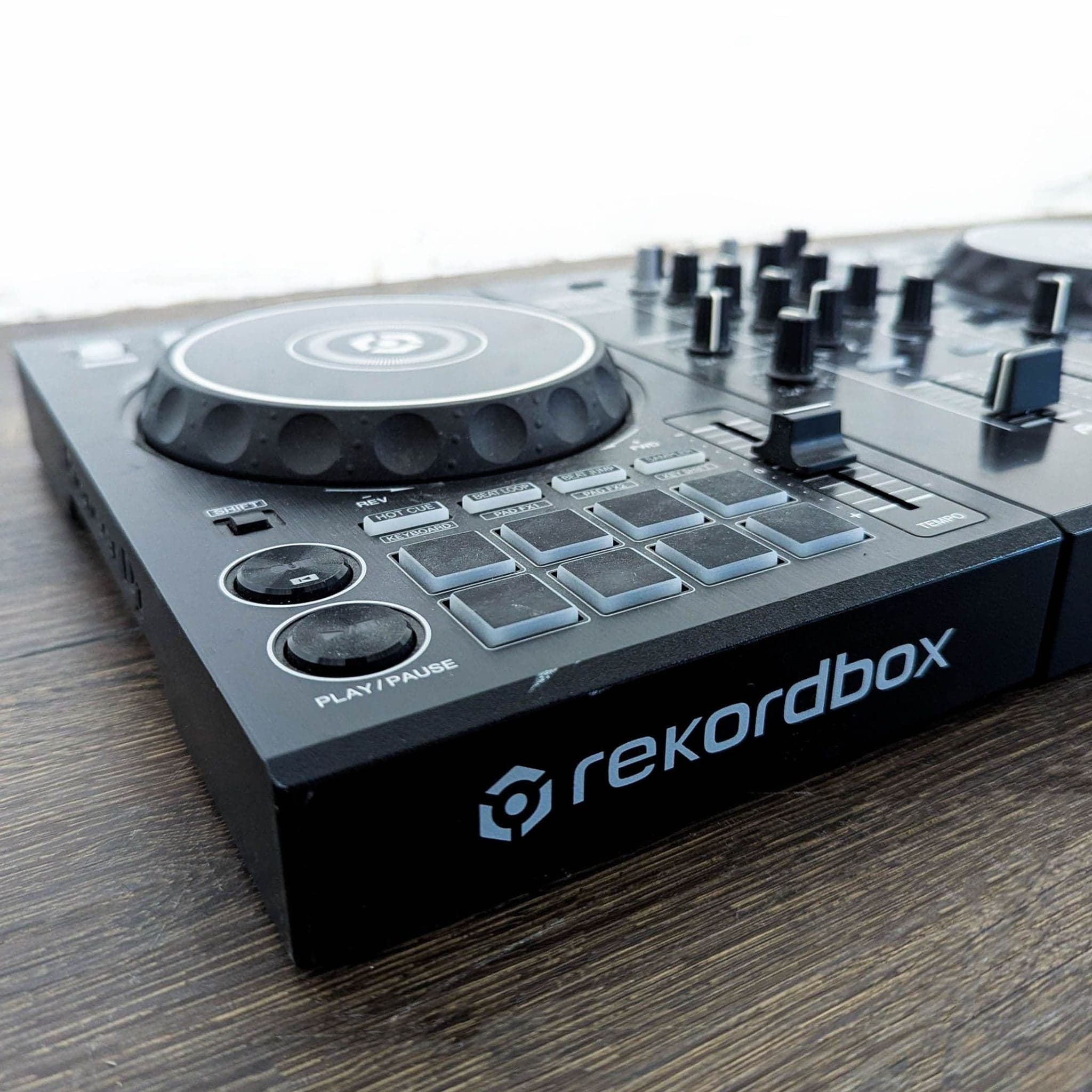 Pioneer DJ DDJ-400 Rekordbox 2-Channel DJ Controller – Audio Equipment - Thumbnail 11