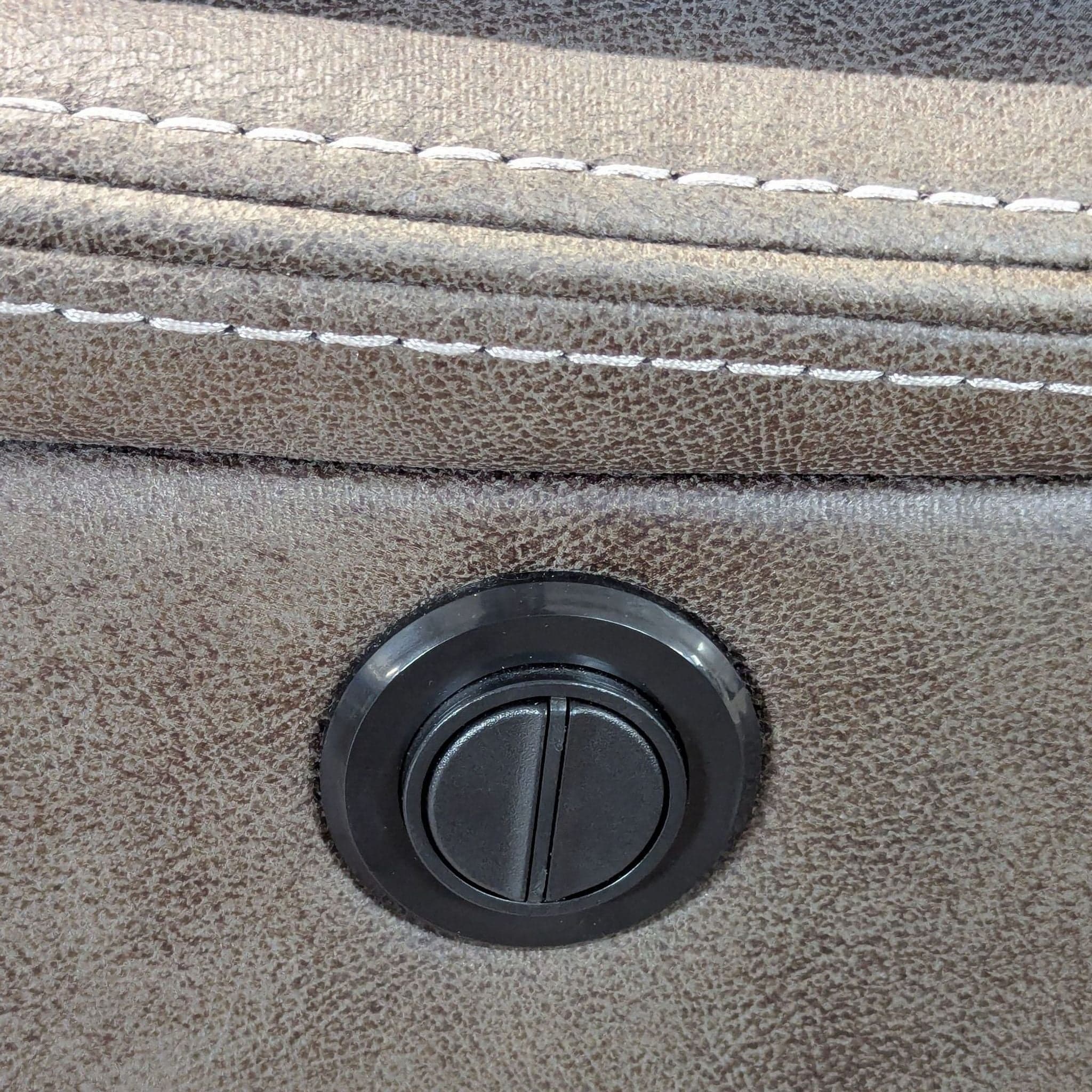 3-Seat Reclining Transitional Leather Sofa - Thumbnail 5