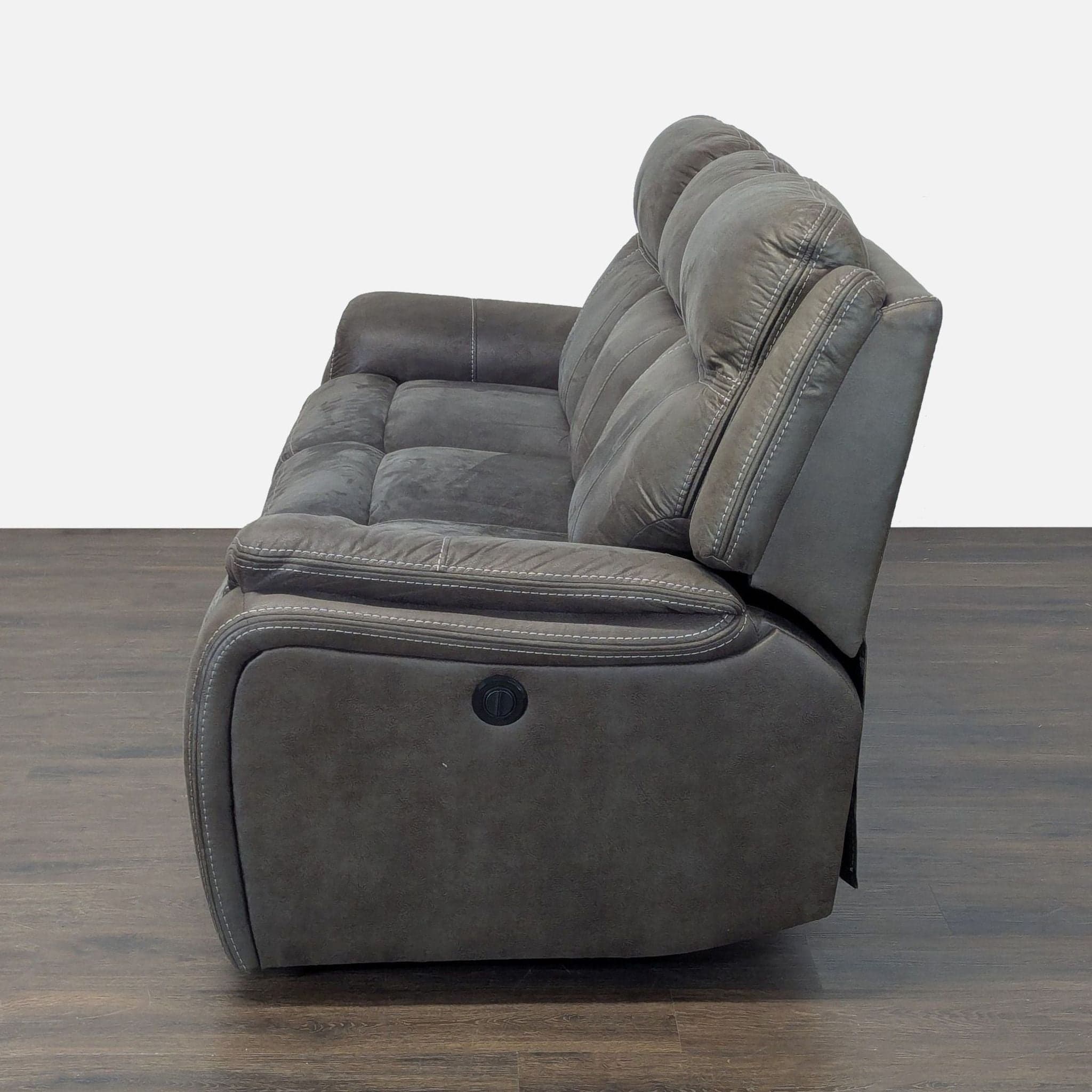 3-Seat Reclining Transitional Leather Sofa - Thumbnail 4