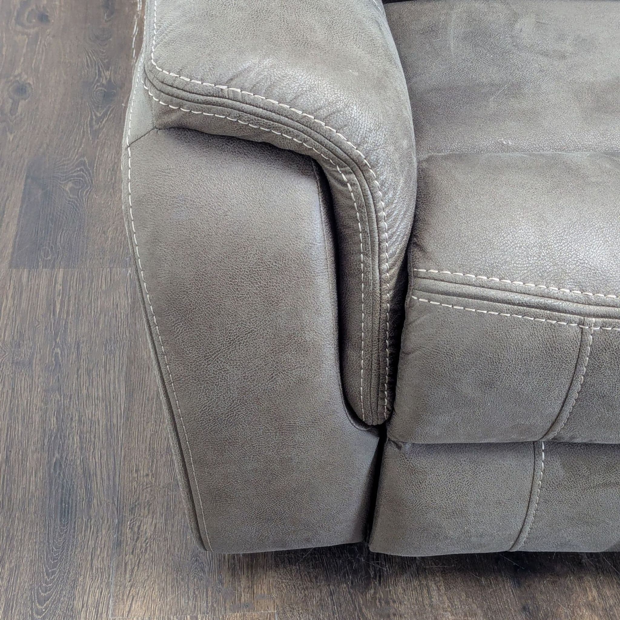 3-Seat Reclining Transitional Leather Sofa - Thumbnail 6
