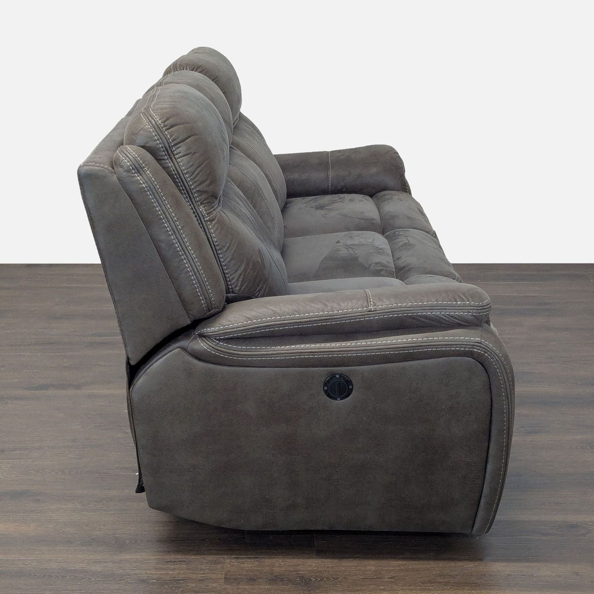 3-Seat Reclining Transitional Leather Sofa - Thumbnail 8
