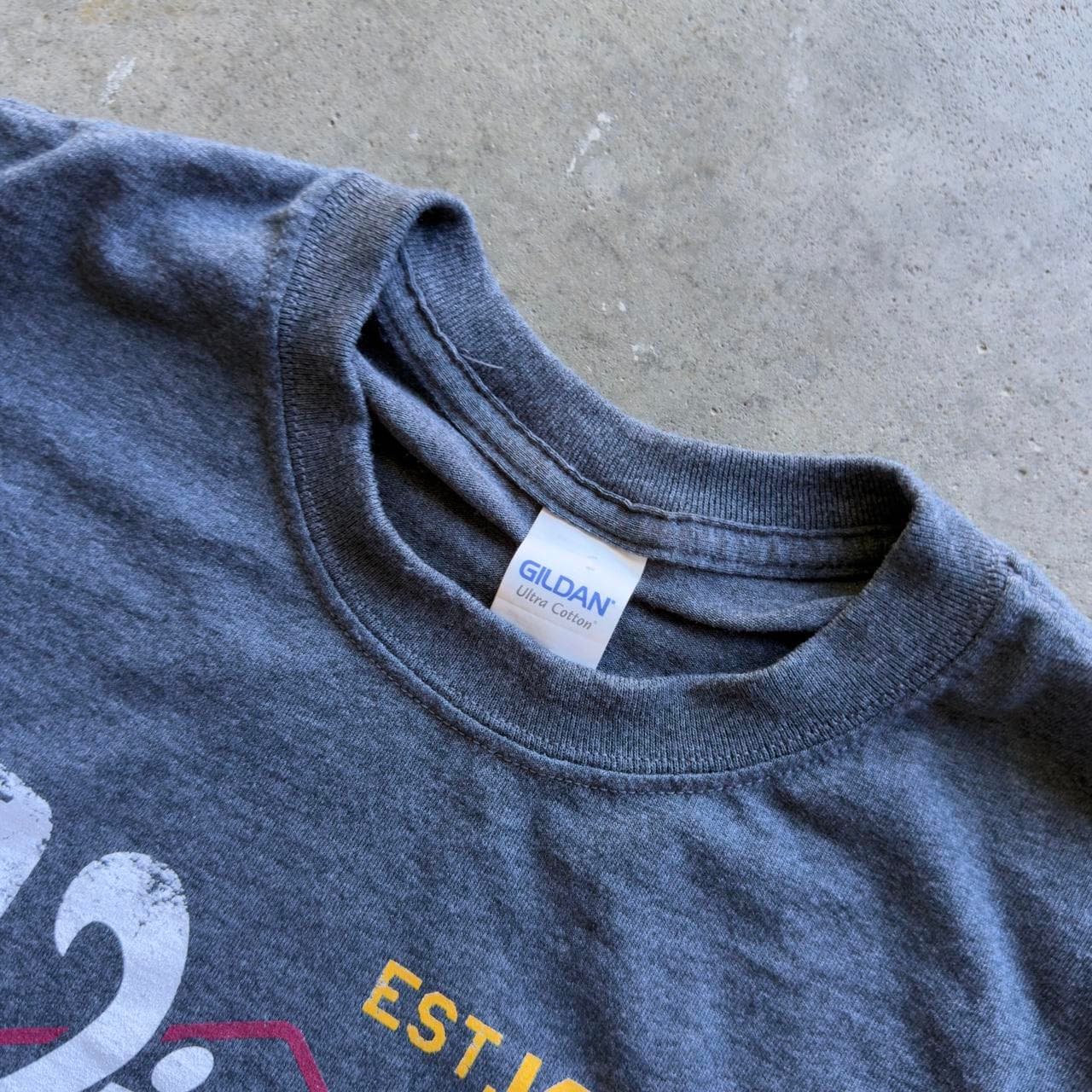 Super Rare Early 2000s Gildan Tee - Grail - Thumbnail 2