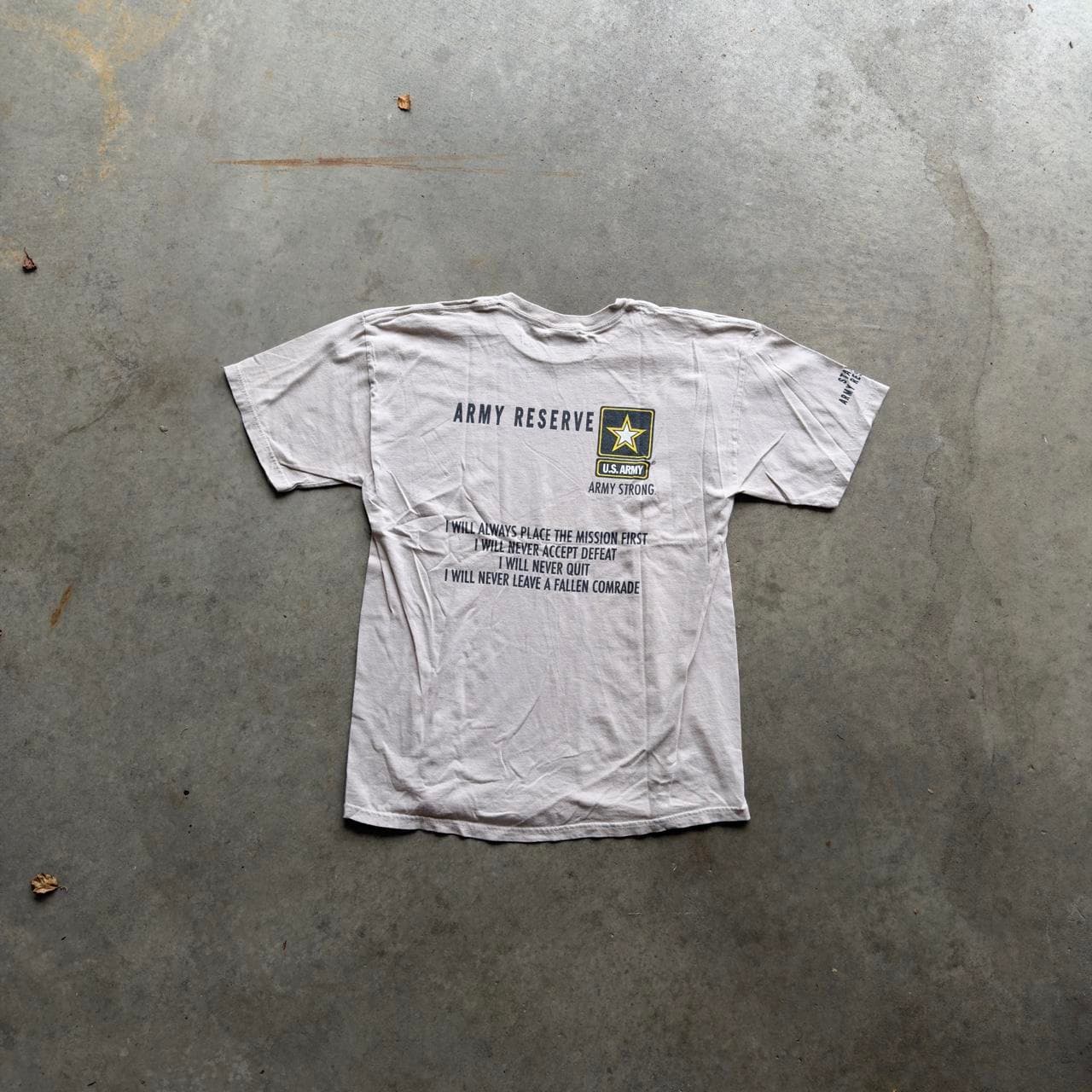 Super Rare 90s US Army Reserve Graphic Tee - Gildan Heavy Cotton GRAIL - Thumbnail 2