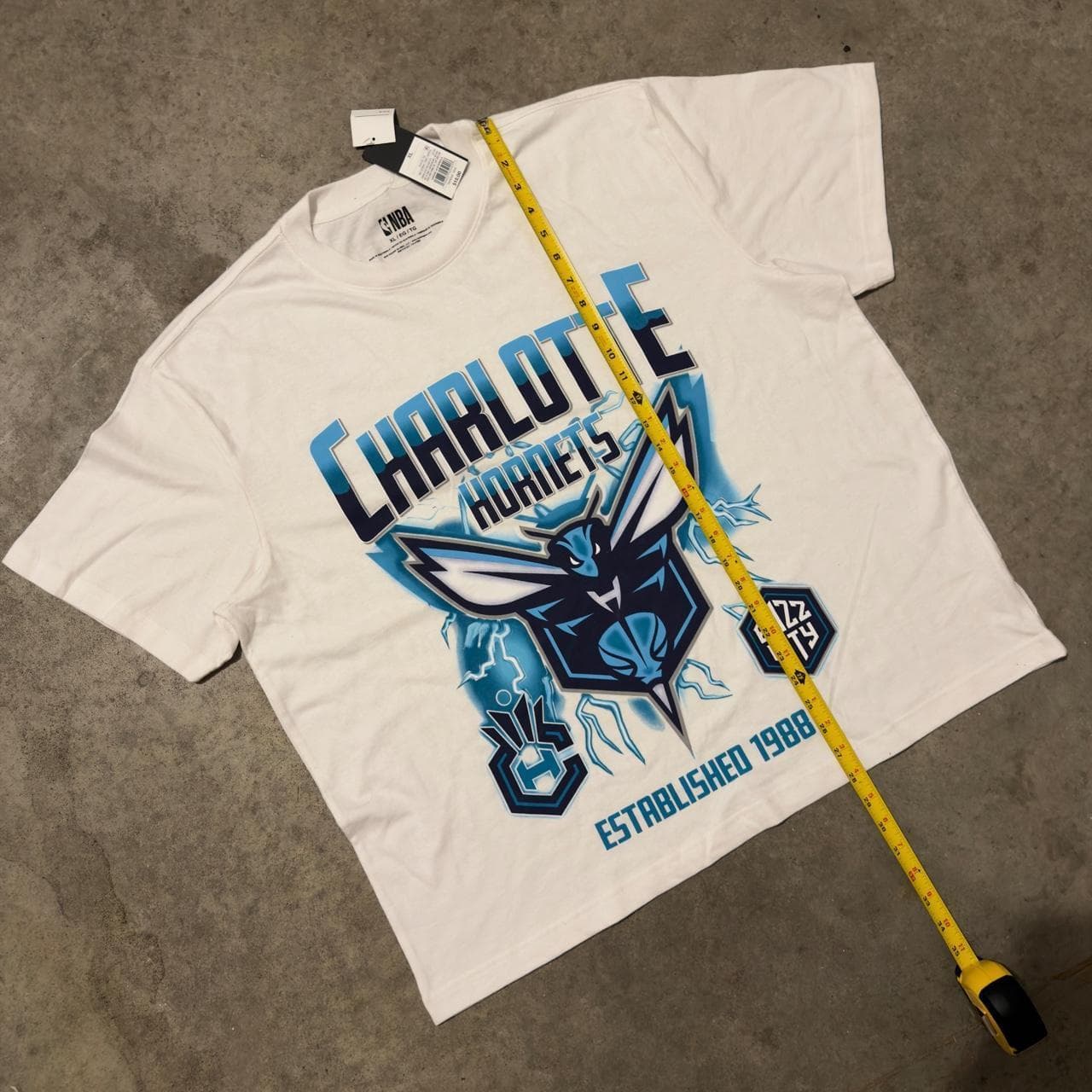 Super Rare Charlotte Hornets Buzz City NBA Graphic Tee - DEADSTOCK GRAIL - Thumbnail 4