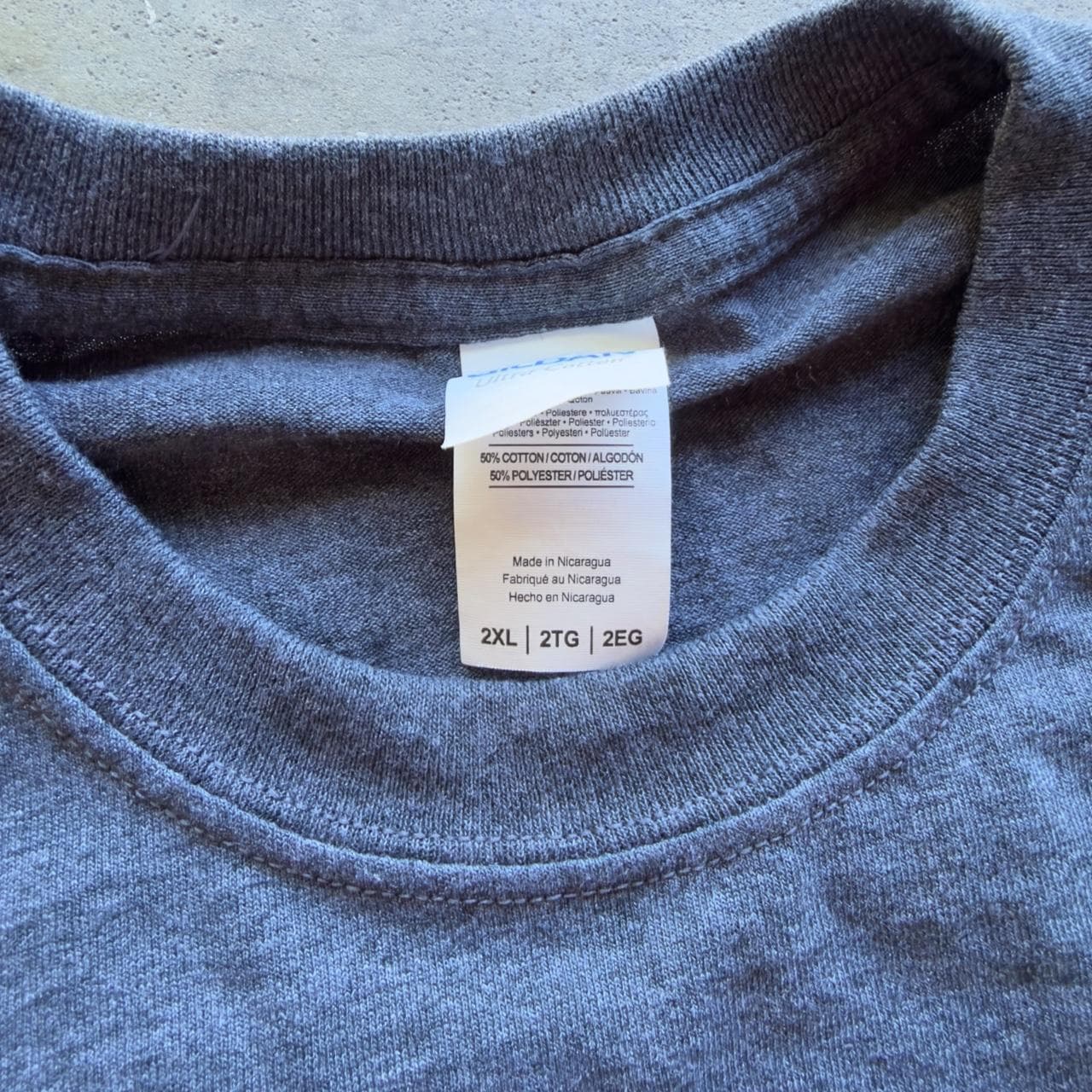 Super Rare Early 2000s Gildan Tee - Grail - Thumbnail 4
