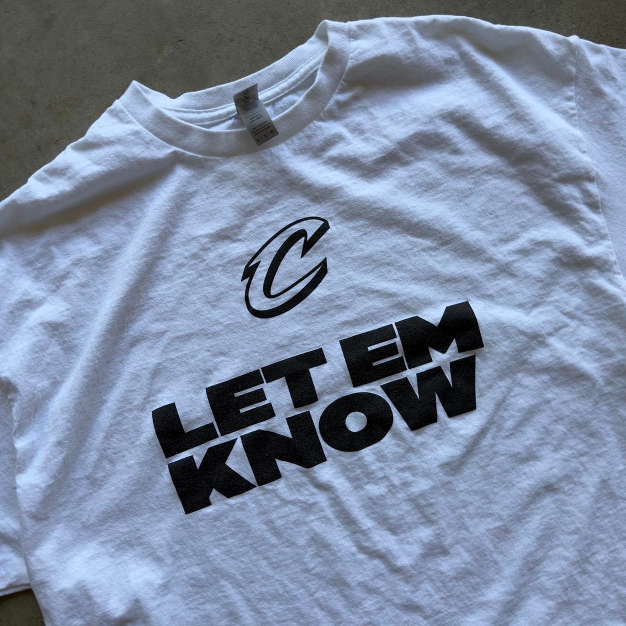 SUPER RARE Cleveland Cavaliers 2026 Playoffs “Let Em Know” T-Shirt - NBA PLAYOFFS GRAIL - Thumbnail 2