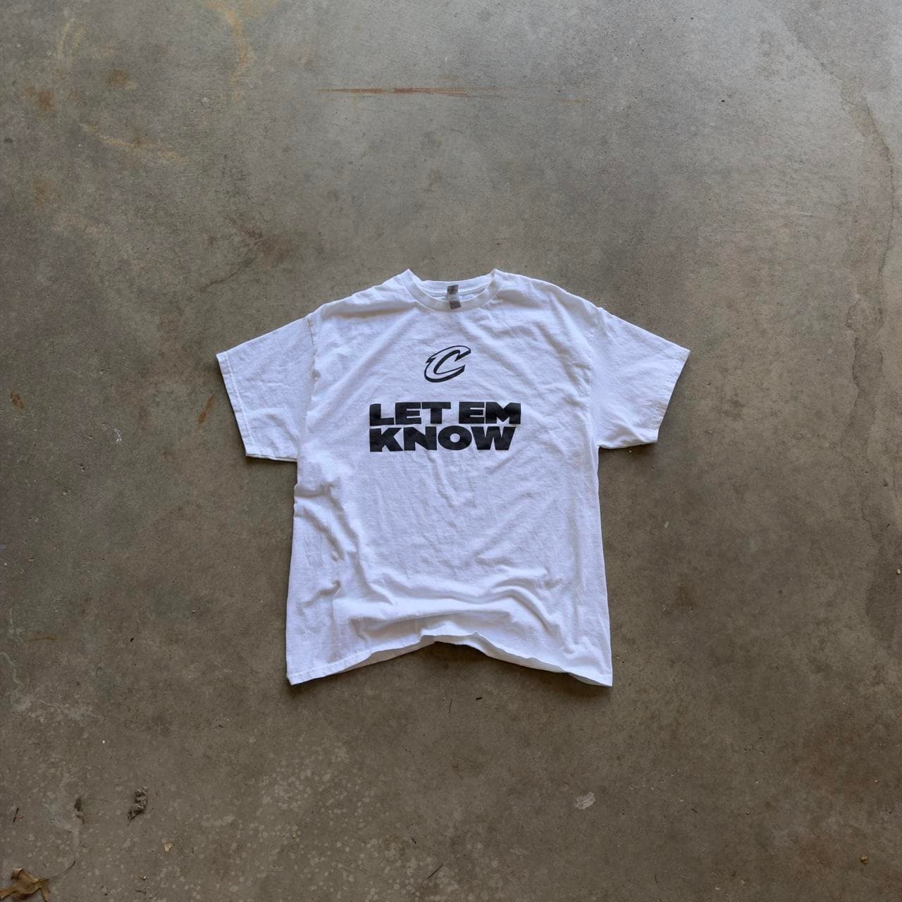 SUPER RARE Cleveland Cavaliers 2026 Playoffs “Let Em Know” T-Shirt - NBA PLAYOFFS GRAIL