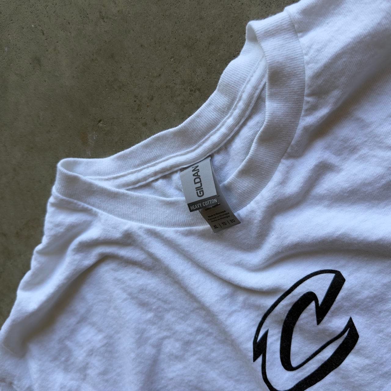 SUPER RARE Cleveland Cavaliers 2026 Playoffs “Let Em Know” T-Shirt - NBA PLAYOFFS GRAIL - Thumbnail 3